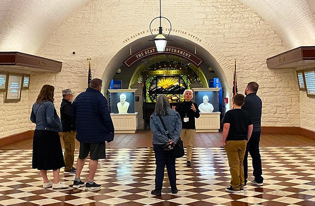 tour the Ohio Statehouse